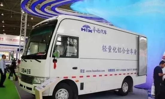 鋁合金車身超大容積，中巴車也來(lái)?yè)尰顑?